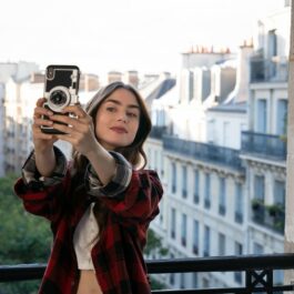Lily Collins filmează pentru Emily in Paris