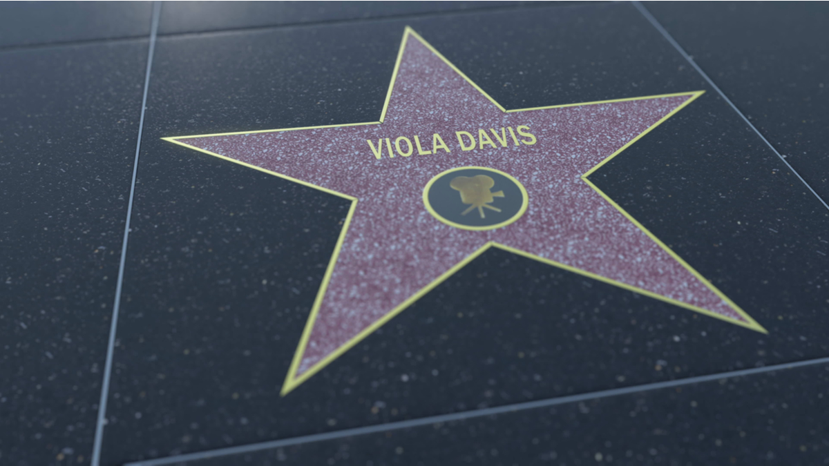 Steaua cu numele Violei Davis pe aleea celebrităților Walf of Fame
