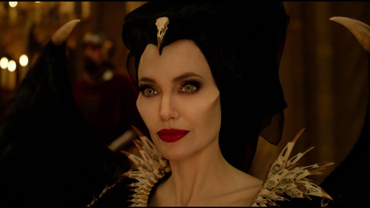 Angelina Jolie, imagini de pe platourile de filmare de la Maleficent
