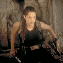 Angelina Jolie în rolul Larei Croft