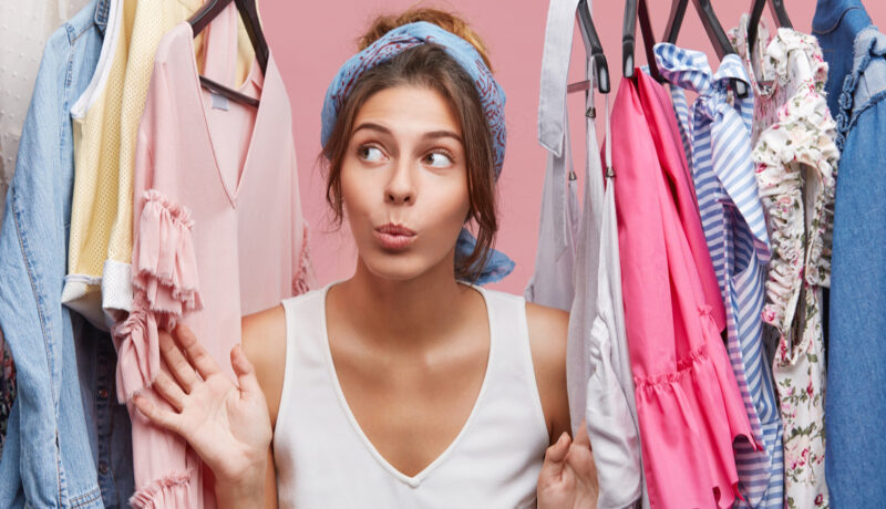 Cum să-ți organizezi eficient garderoba