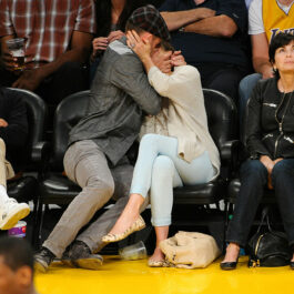 Justin Timberlake și Jessica Biel se sărută pasional în timpul unui meci de basket