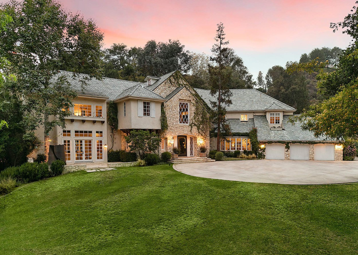 Reese Witherspoon și soțul ei au achiziționat o locuință în zona de vest a Los Angelesului