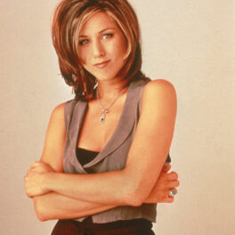 Jennifer Aniston în tinerețe, prima apariție a personajului Rachel Green, din serialul Friends.