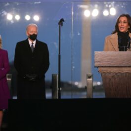 Jill Biden, extrem de atentă la discursul Kamalei Harris de la comemorarea victimelor Covid