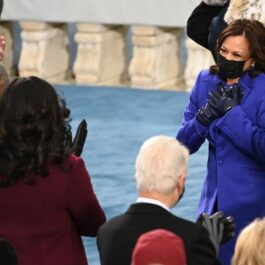 Kamala Harris, ținută mov la ceremonia de învestire a lui Joe Biden