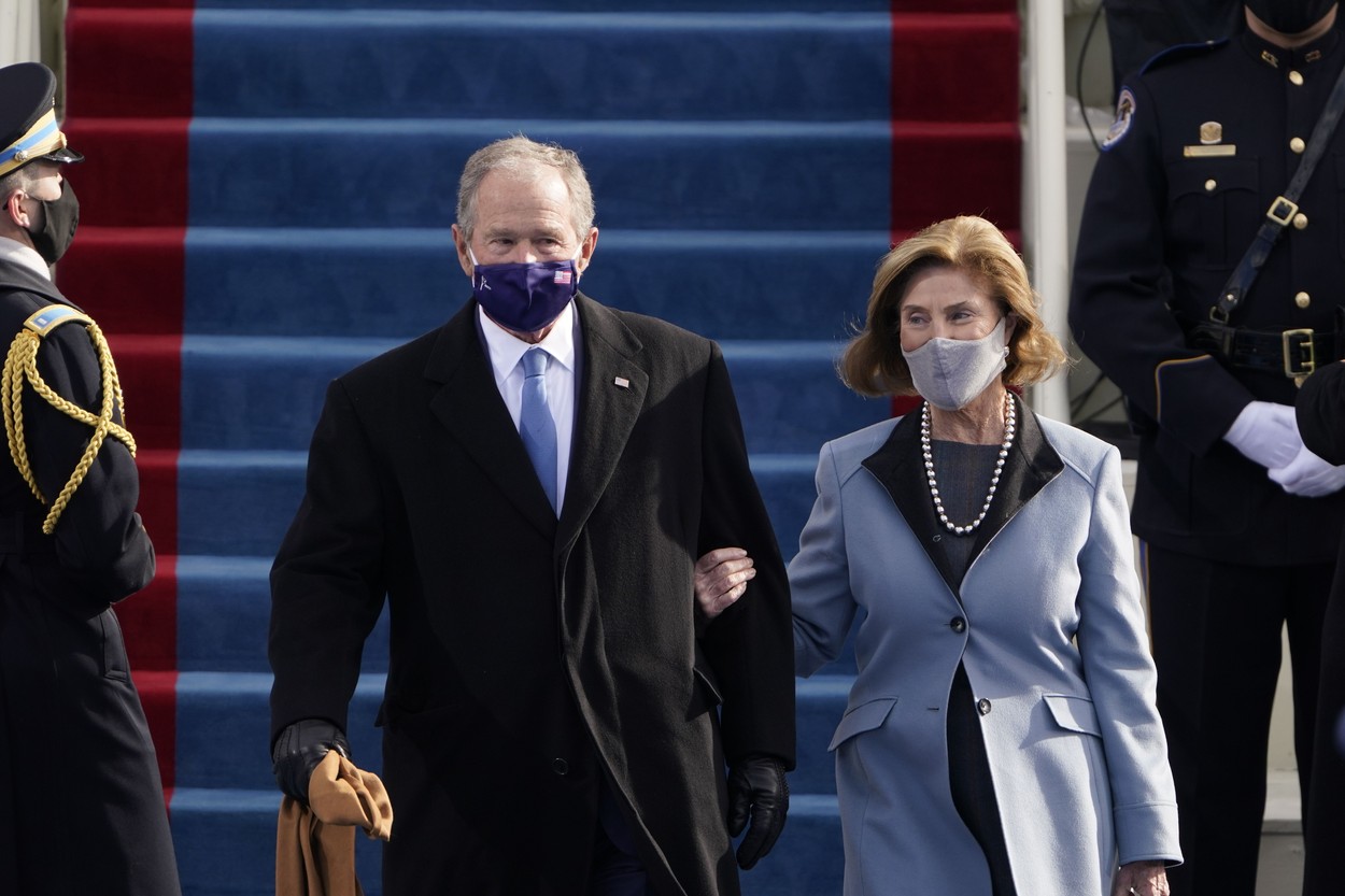 Laura Bush, ținuta în nuanțe de bleu la ceremonia de învestire a lui Joe Biden