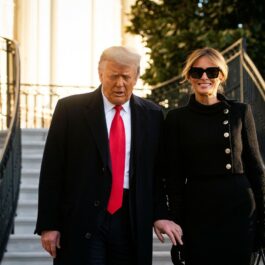 Donald și Melania Trump, fotografiați în momentul în care părăsesc Casa Albă