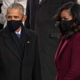 Michelle Obama, într-o ținută vișinie la ceremonia de învestire a lui Biden