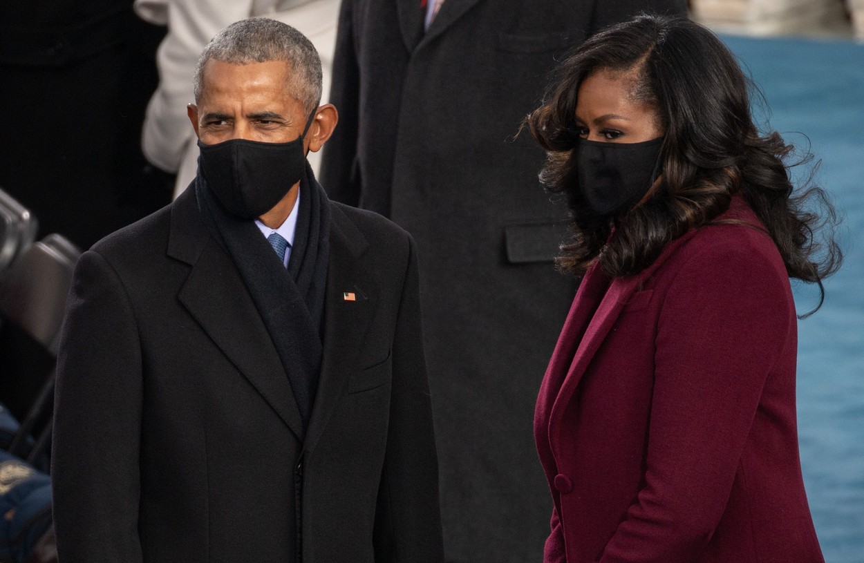 Michelle Obama, într-o ținută vișinie la ceremonia de învestire a lui Biden