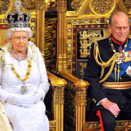 Regina Elisabeta alături de soțul la House of Lords de la Palace of Westminster