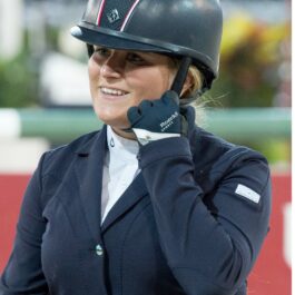 Sofia Abramovich, fericită după un concurs de călărie