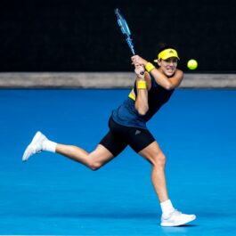 Garbine Muguruza într-o rochie 2 în 1 la Australian Open 2021