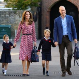 Kate Middleton și Prințul William își țin copiii de mână în fața școlii
