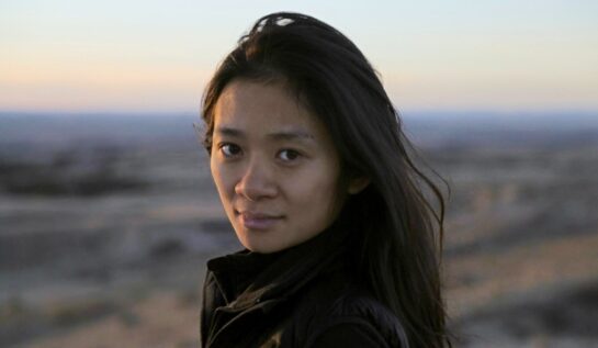 Filmele lui Chloe Zhao, regizoarea nominalizată la Globurile de Aur