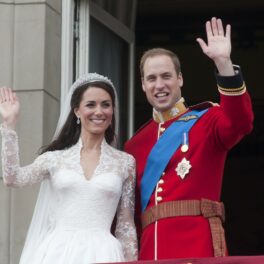 Kate Middleton și Prințul William la balcon în ziua nunții