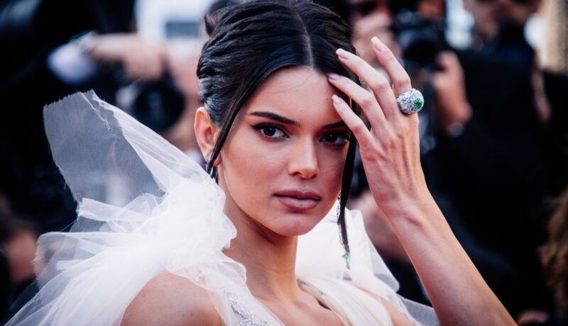 Kendall Jenner, superbă, într-o rochie cu volane, la ediția cu numărul 71 a Festivalului de Film de la Cannes