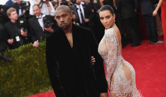 Kanye West și Kim Kardashian, fotografiați pe covorul roșu la Costume Institute Benefit Gala, în 2015