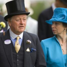 Prințesa Anne și Andrew Parker Bowles la un eveniment îmbrăcați elegant