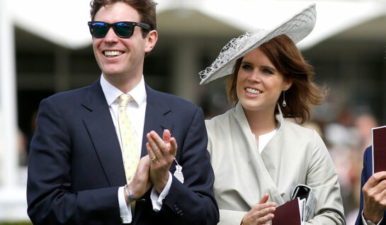 Imagine cu Prințesa Eugenie, care poartă pălărie albă, și Jack Brooksbank, care poartă ochelari de soare, în Qatar