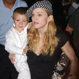 Rocco Richie, în brațele Madonnei, pe vremea când era numai un copil