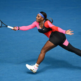 Serena Williams la Australian Open 2021 pe teren în costumul decupat