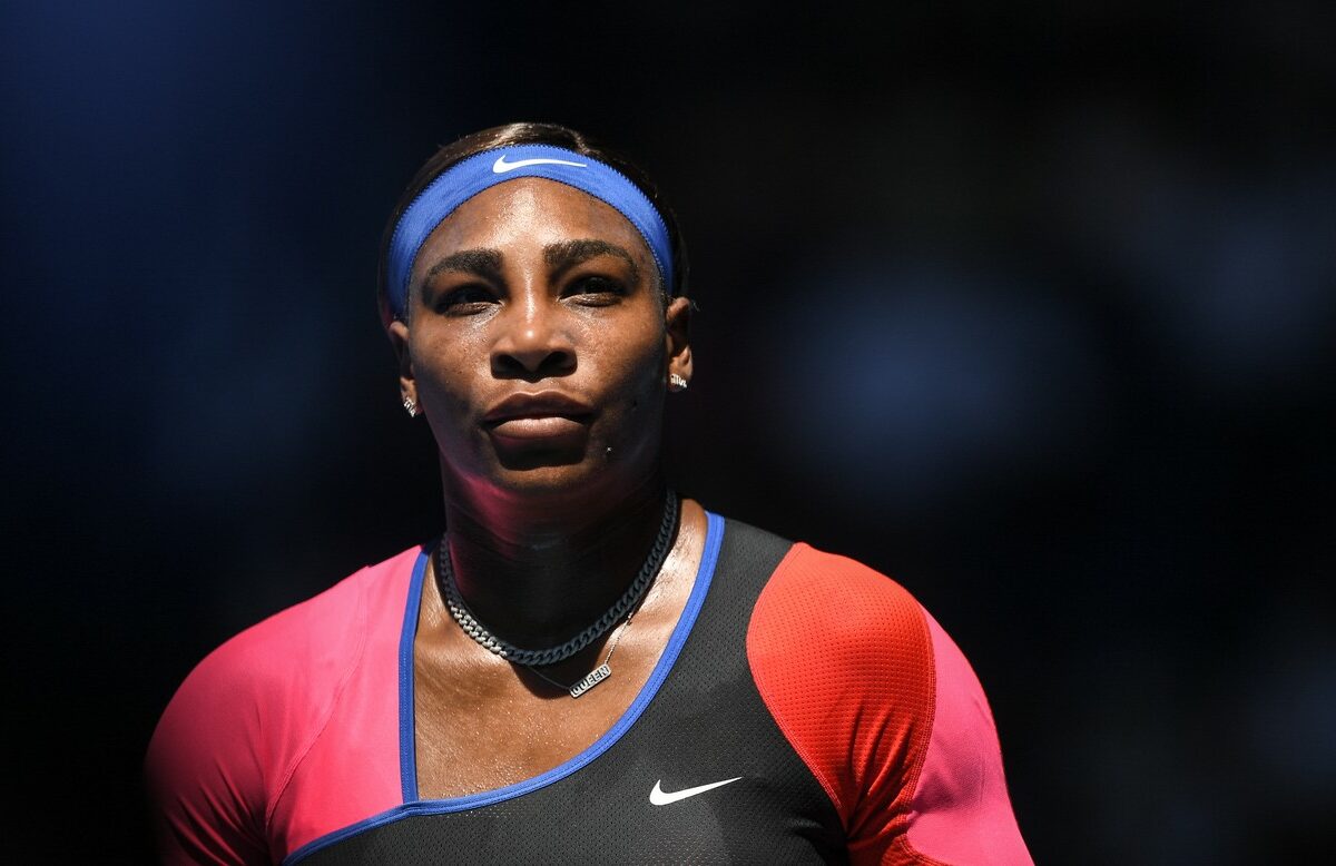 Serena Williams, într-un costum asimetric în nuanțe vibrante la Australian Open 2021