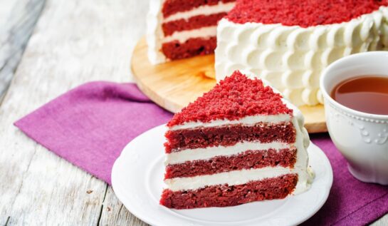 Red Velvet Cake. Rețetă de tort catifea roșie