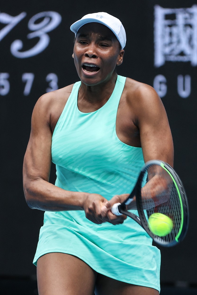 Venus Williams a optat pentru o rochie cu imprimeu de zebră și într-o nuanță de verde la Australian Open 2021