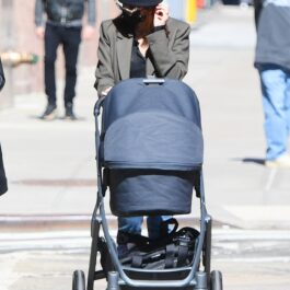 Emily Ratajkowski, la plimbare cu bebelușul ei, de numai 2 săptămâni, Sylvester Apollo Bear