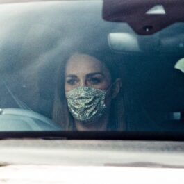 Kate Middleton, fotografiată în Londra, în timp ce conduce mașina personală