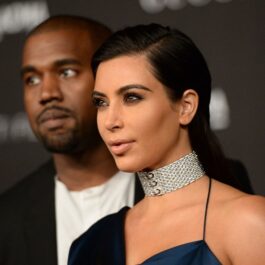 Kim Kardashian fotografiată alături de Kanye West pe covorul roșu