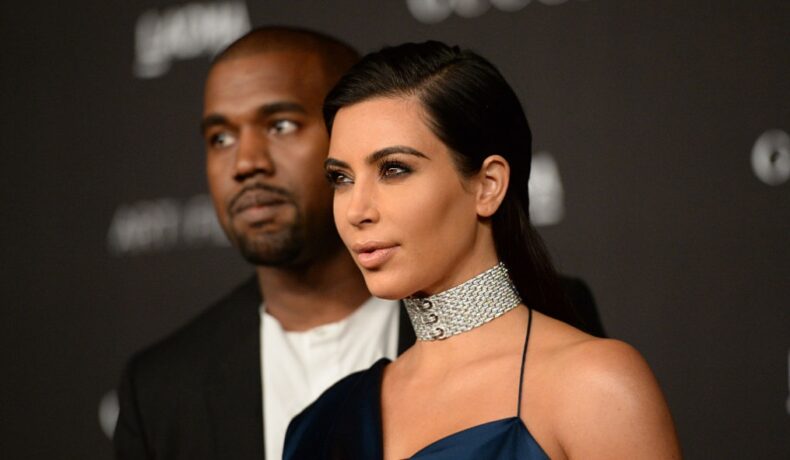 Kim Kardashian fotografiată alături de Kanye West pe covorul roșu