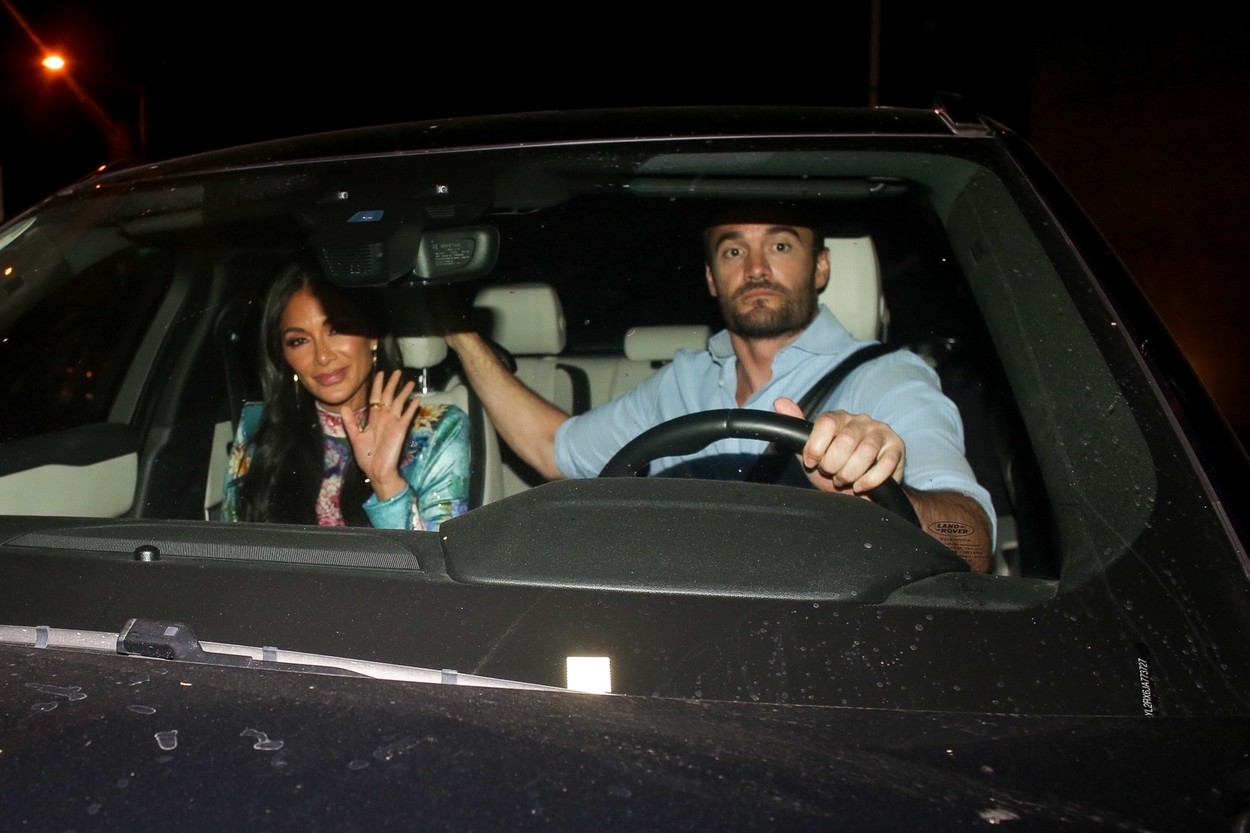Nicole Scherzinger, în mașină, alături de iubitul ei, Thom Evans