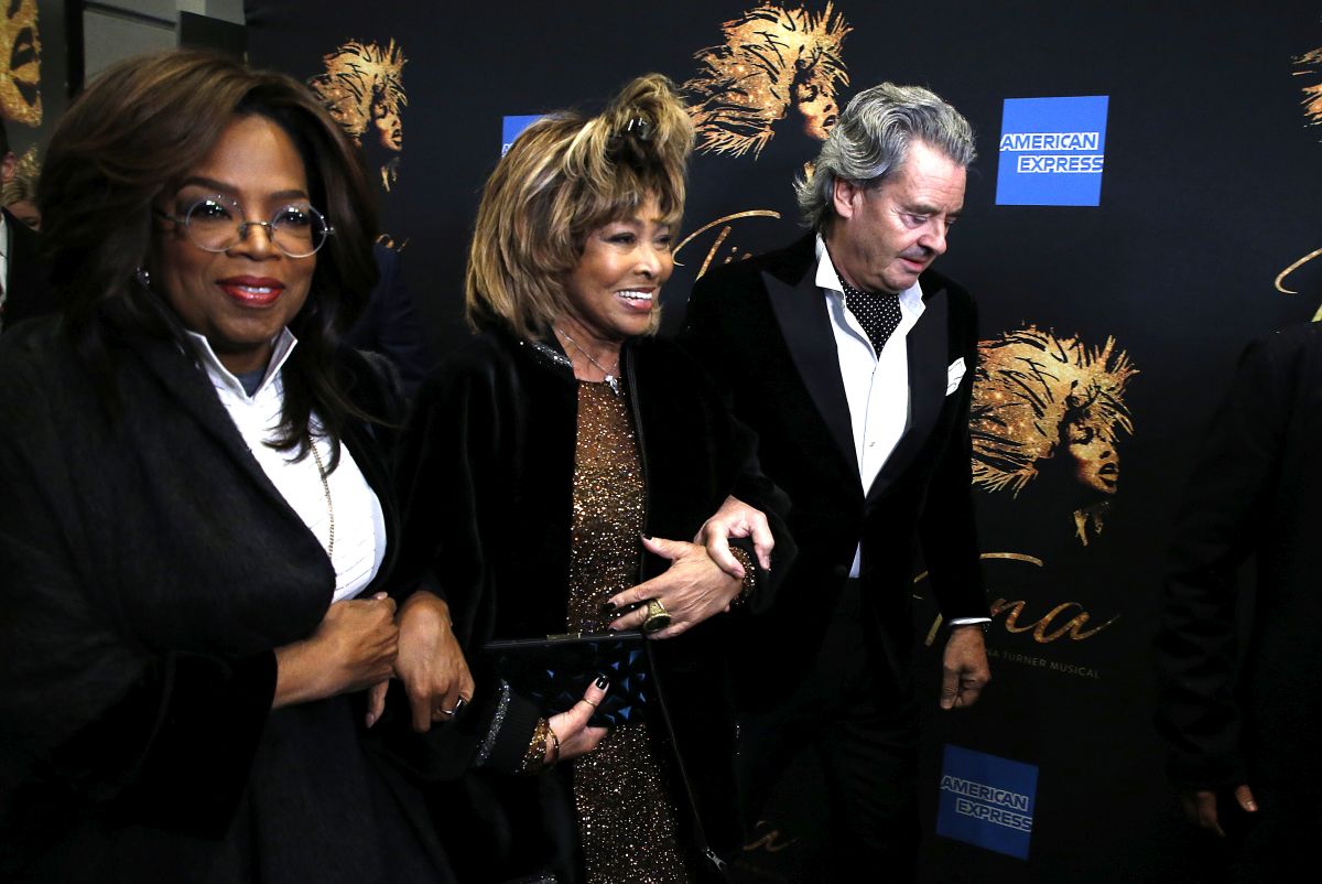 Tina Turner, însoțită de Oprah Winfrey și Erwin Bach, actual său soț.
