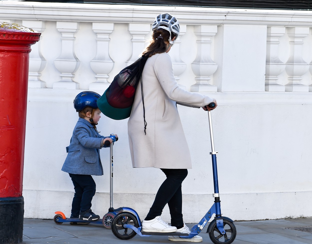 Pippa Middleton, îmbrăcată sport, la plimbare pe străzile din Londra