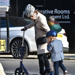 Pippa Middleton, pe trotinetă, alături de fiul ei, Arthur