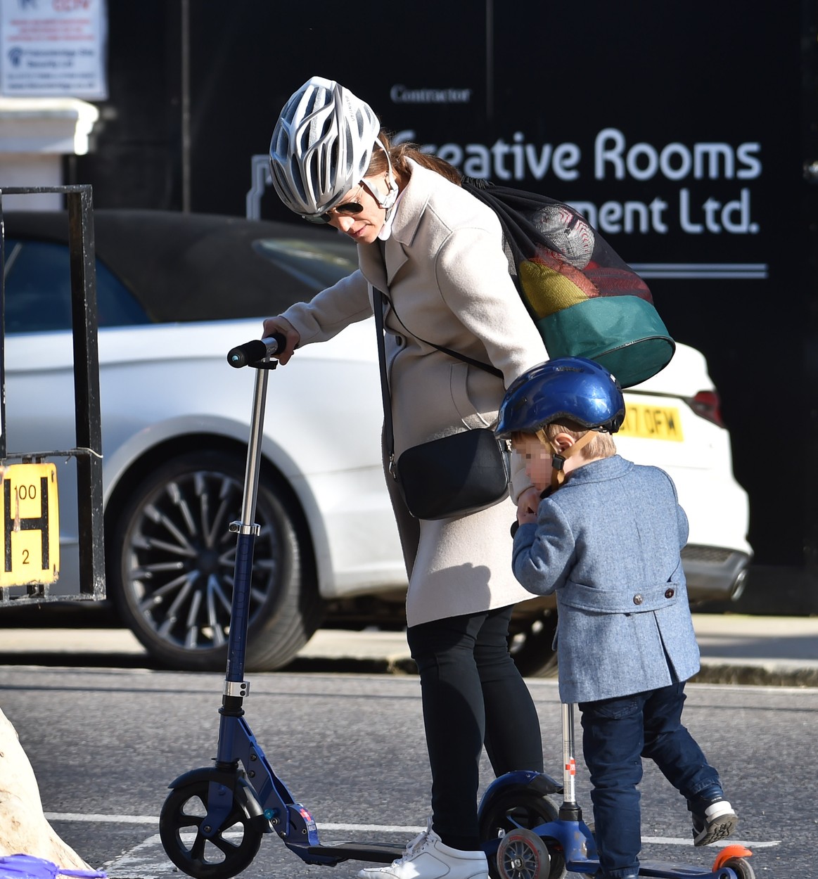 Pippa Middleton, pe trotinetă, alături de fiul ei, Arthur