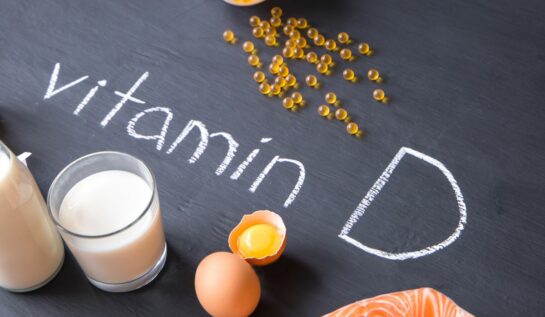 Măncăruri care conțin vitamina D, printre care, lapte, ouă, somon, suplimente