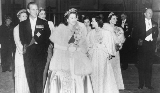 Povestea de dragoste dintre Regina Elisabeta și Prințul Philip. Cele mai frumoase imagini din cei 73 de ani de iubire