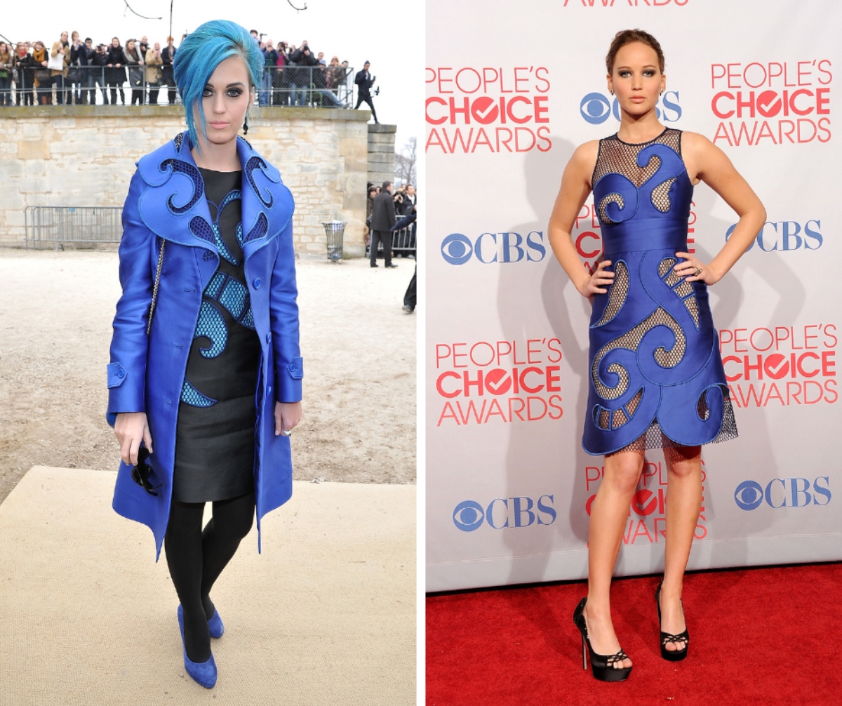 Katy Perry și Jennifer Lawrence poartă o rochie albastră la evenimente diferite. Cântărreața are de asemenea și părul de aceeași culoare.