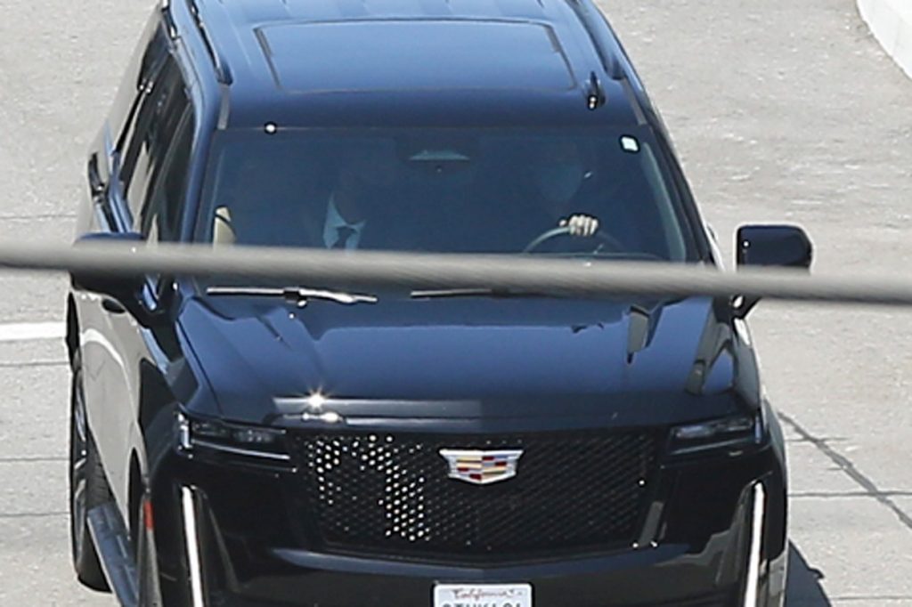 Prințul Harry, în mașina personală, în timp ce este luat de șoferul său de pe aeroportul din Los Angeles