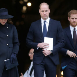 Prințul William și Prințul Harry la o ceremonie de la Grenfell Tower National Memorial Service