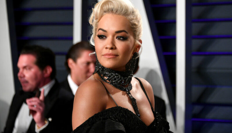 Rita Ora are o relație cu Taika Waititi. Cine este și cum arată bărbatul din viața artistei