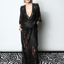 Sharon Stone, la un eveniment caritabil, într-o rochie elegantă, neagră
