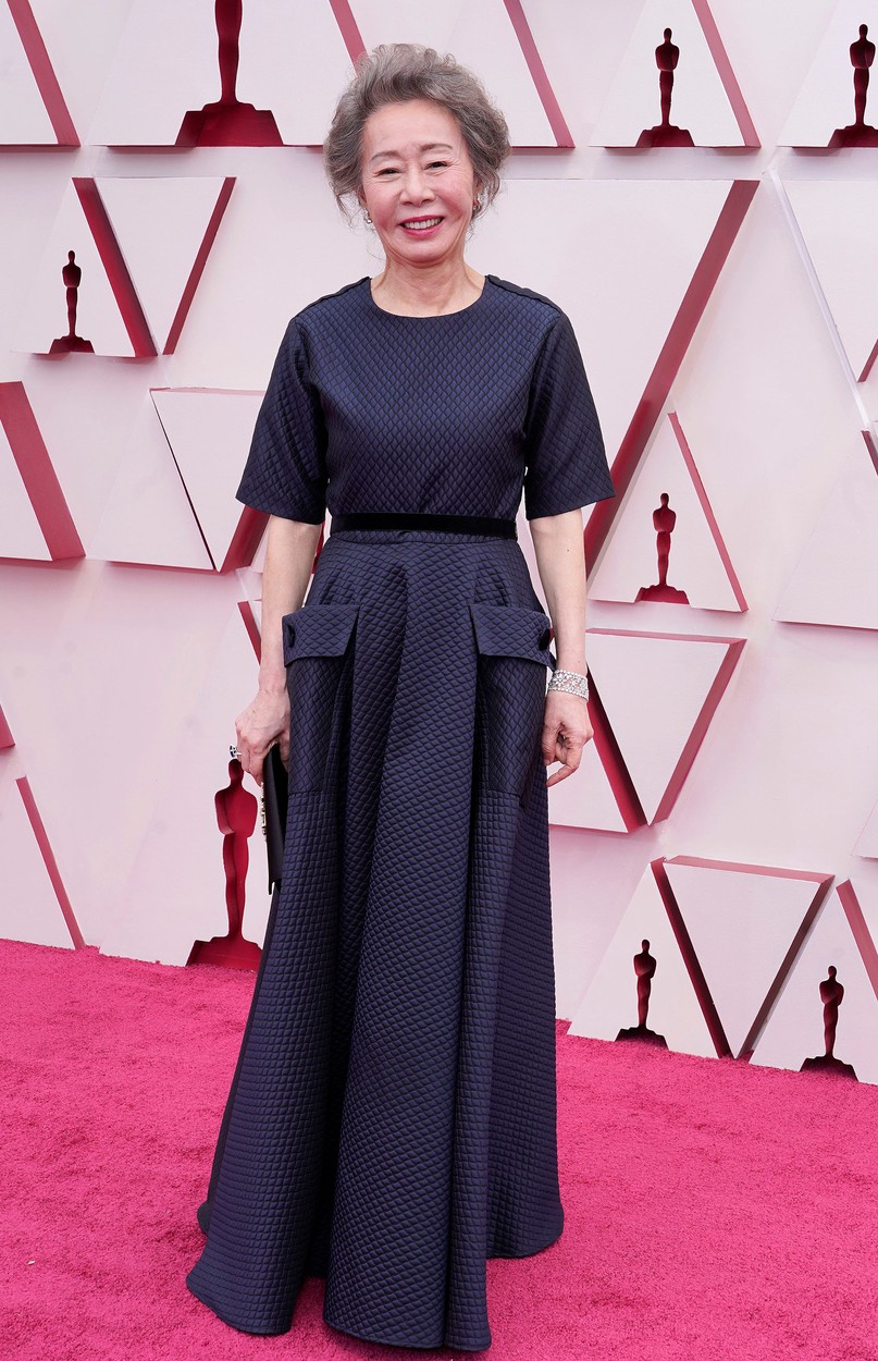 Youn Yuh-jung, pe covorul roșu, la Premiile Oscar 2021