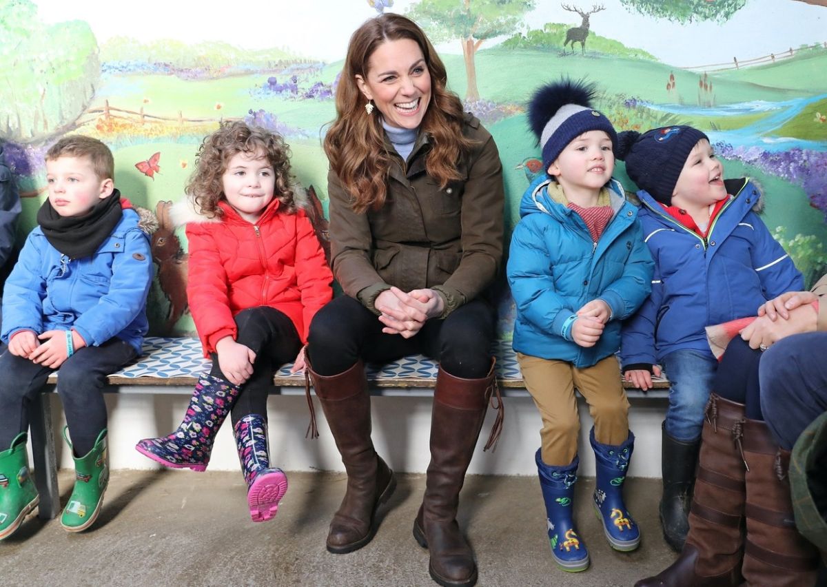 Ducesa de Cambridge, alături de niște copii, într-o vizită la Ark Open Farm