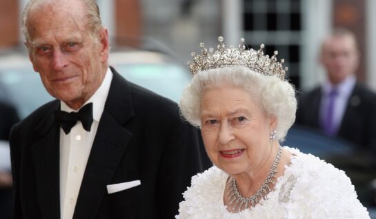 Prințul Philip îmbrăcat în smoking alături de cea căreia i-a lăsat o moștenire impresionantă, Regina Elisabeta