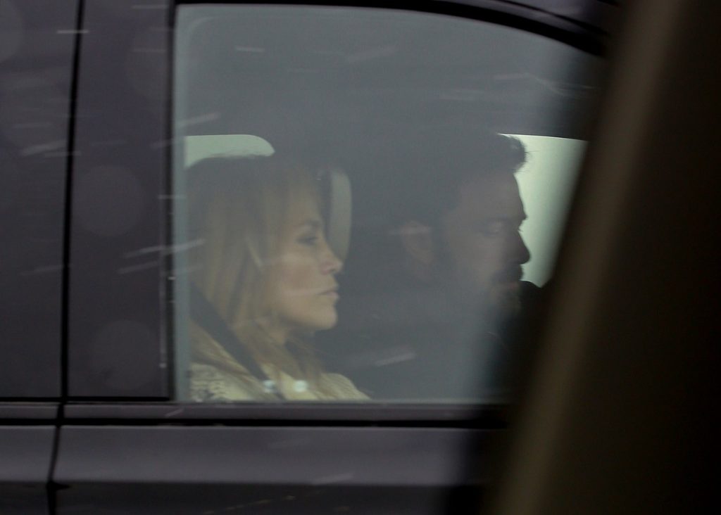 Jennifer Lopez și Ben Affleck, într-o vacanță, în Motana, fotografiați relaxați în mașină