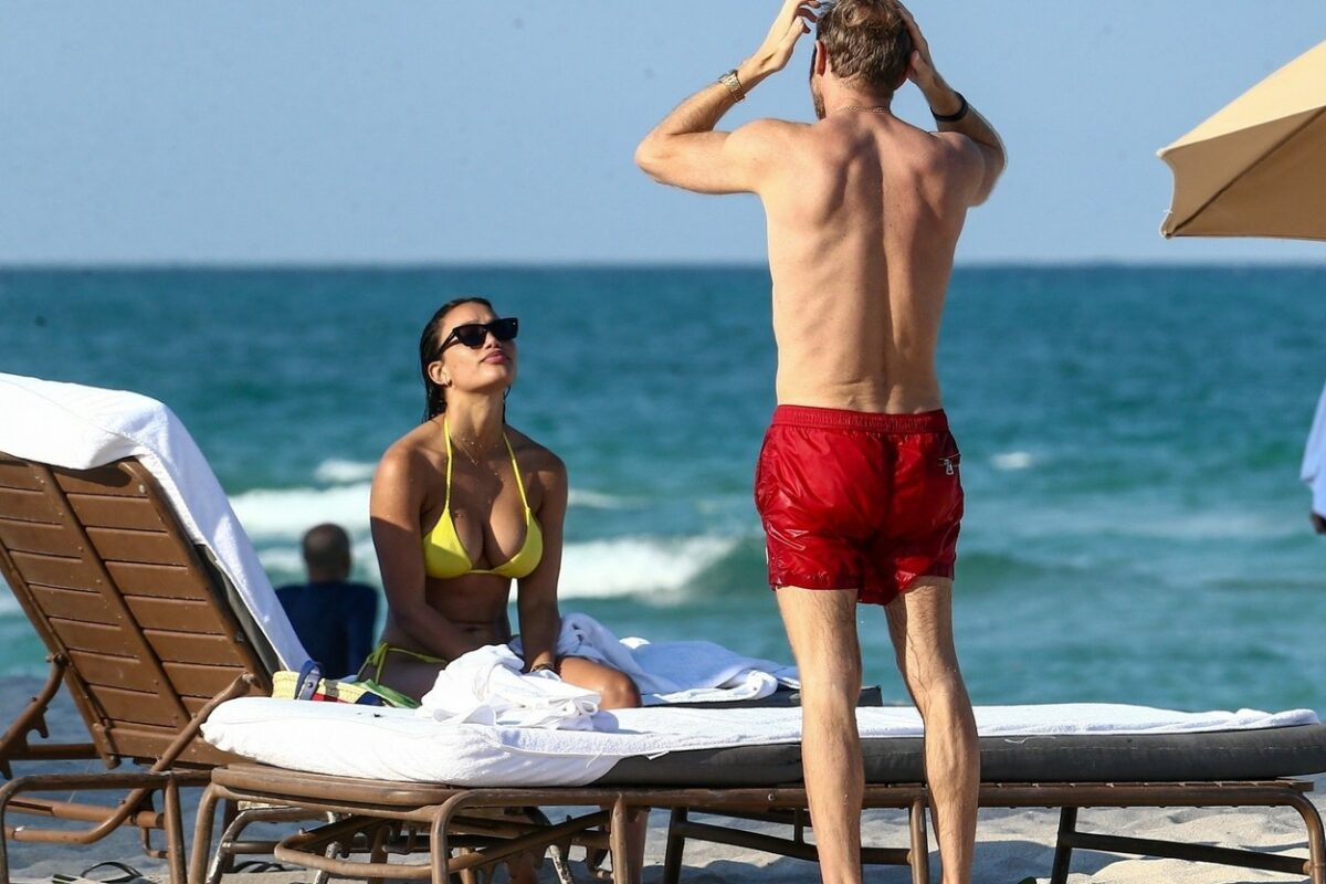 David Guetta și iubita sa, Jessica Ledon au fost pozați în timp ce discutau pe plajă în Miami